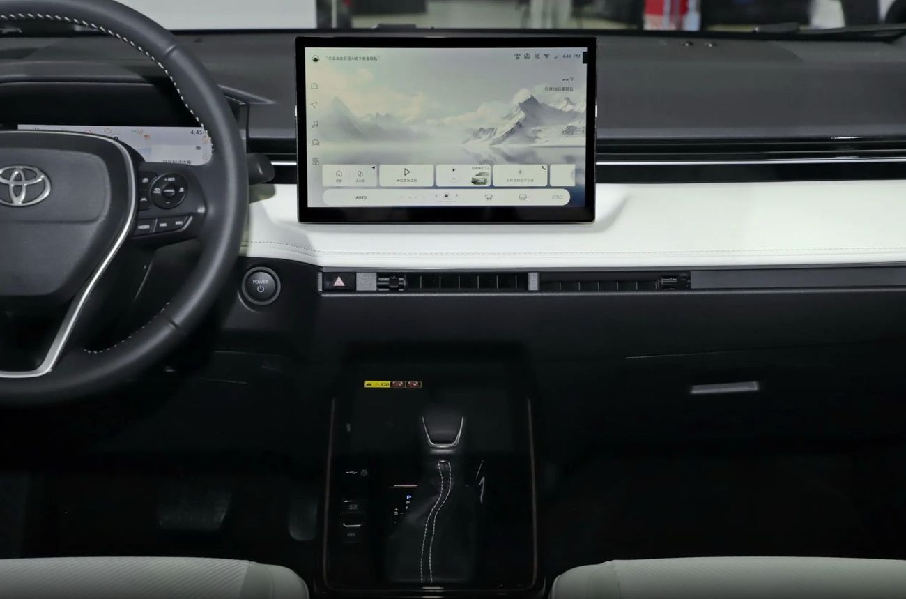 تويوتا فرونتلاندر 2.0L Intelligent Hybrid Luxury Edition