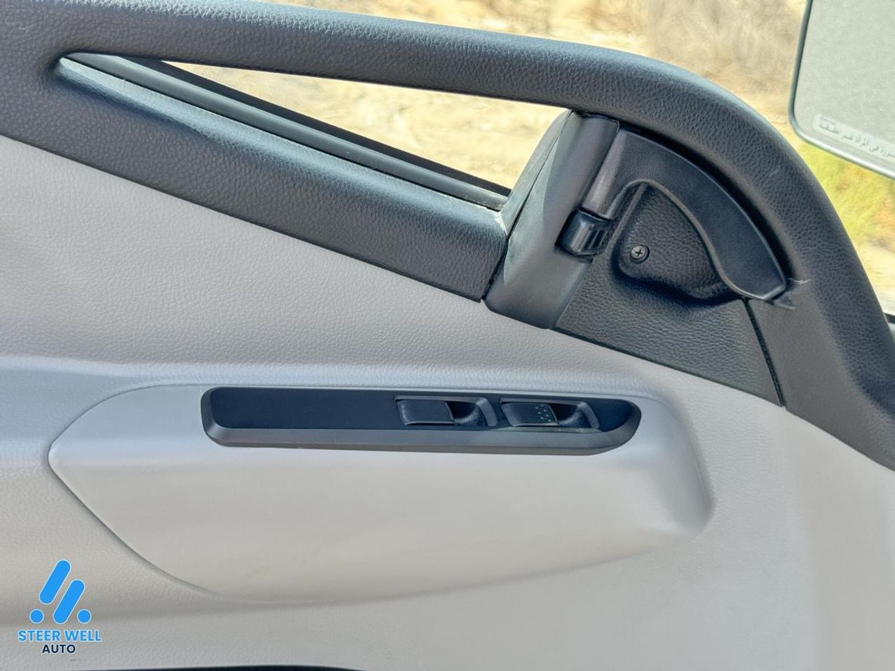 Mitsubishi Fuso Canter 2023 Cargo Pickup GCC Specs 3.0L Diesel | Manual RWD White