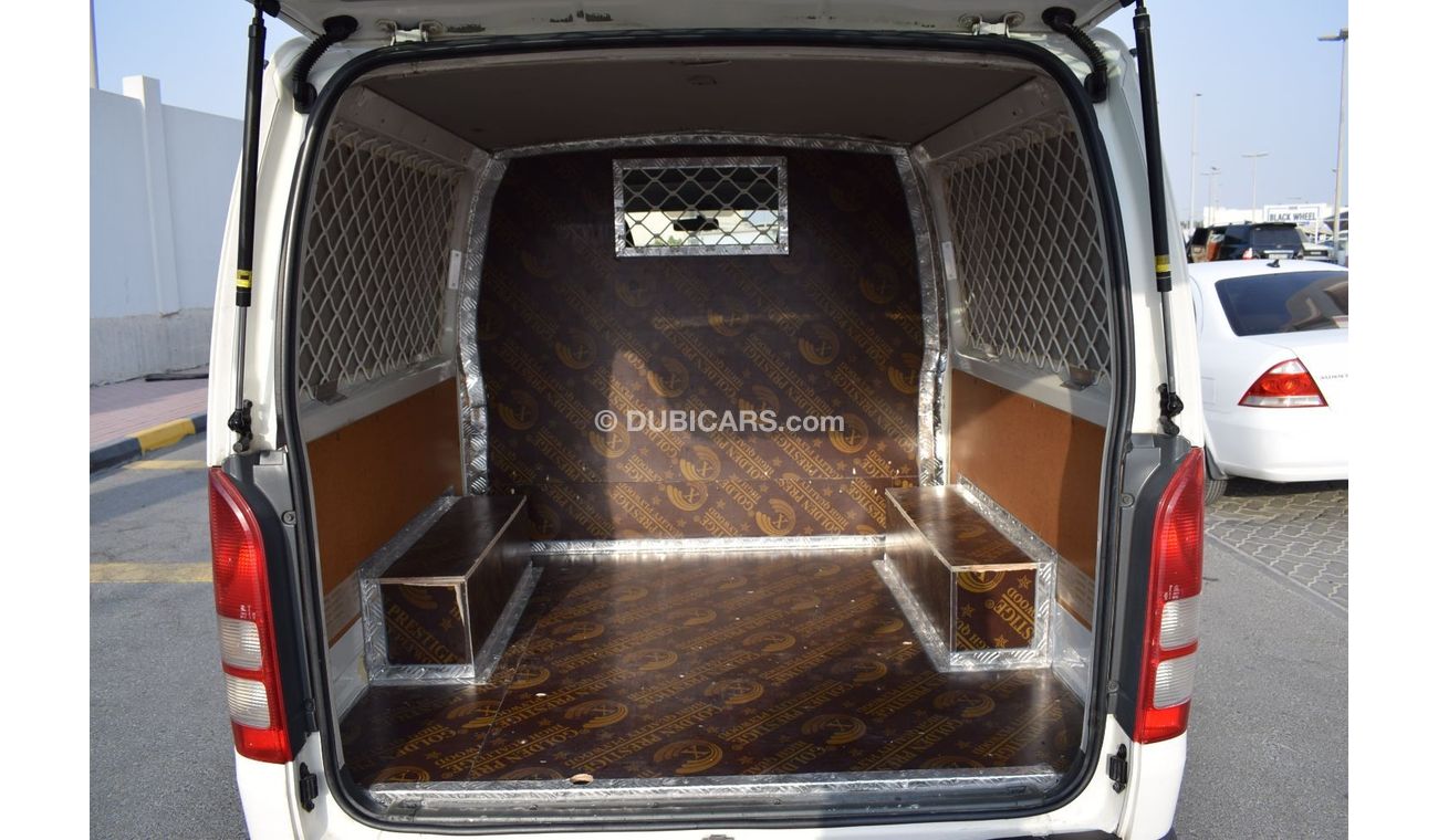 Toyota Hiace Half Planl Van Toyota Hiace Std roof 6 seater  Van, Model:2015. Excellent condition