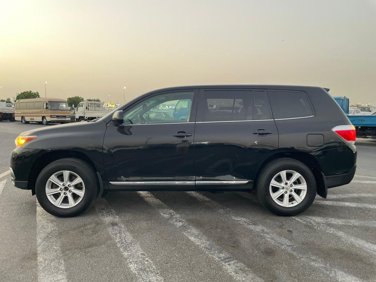 Toyota Highlander 2012 Toyota Highlander 4x4 - 3.5L V6 MidOption+ 7 Leather Seats Great Condition -
