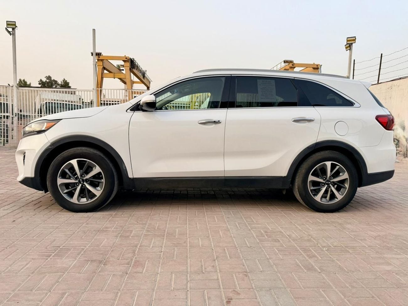 Kia Sorento 2019 KIA SORENTO 3.3L EX White READY 7 LEADER SEATS  5XYPH4A51KG460922