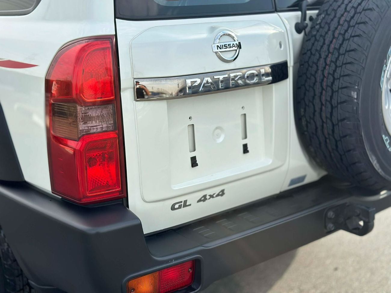 Nissan Patrol SAFARI GL 4.8L M/T (7 Seater)
