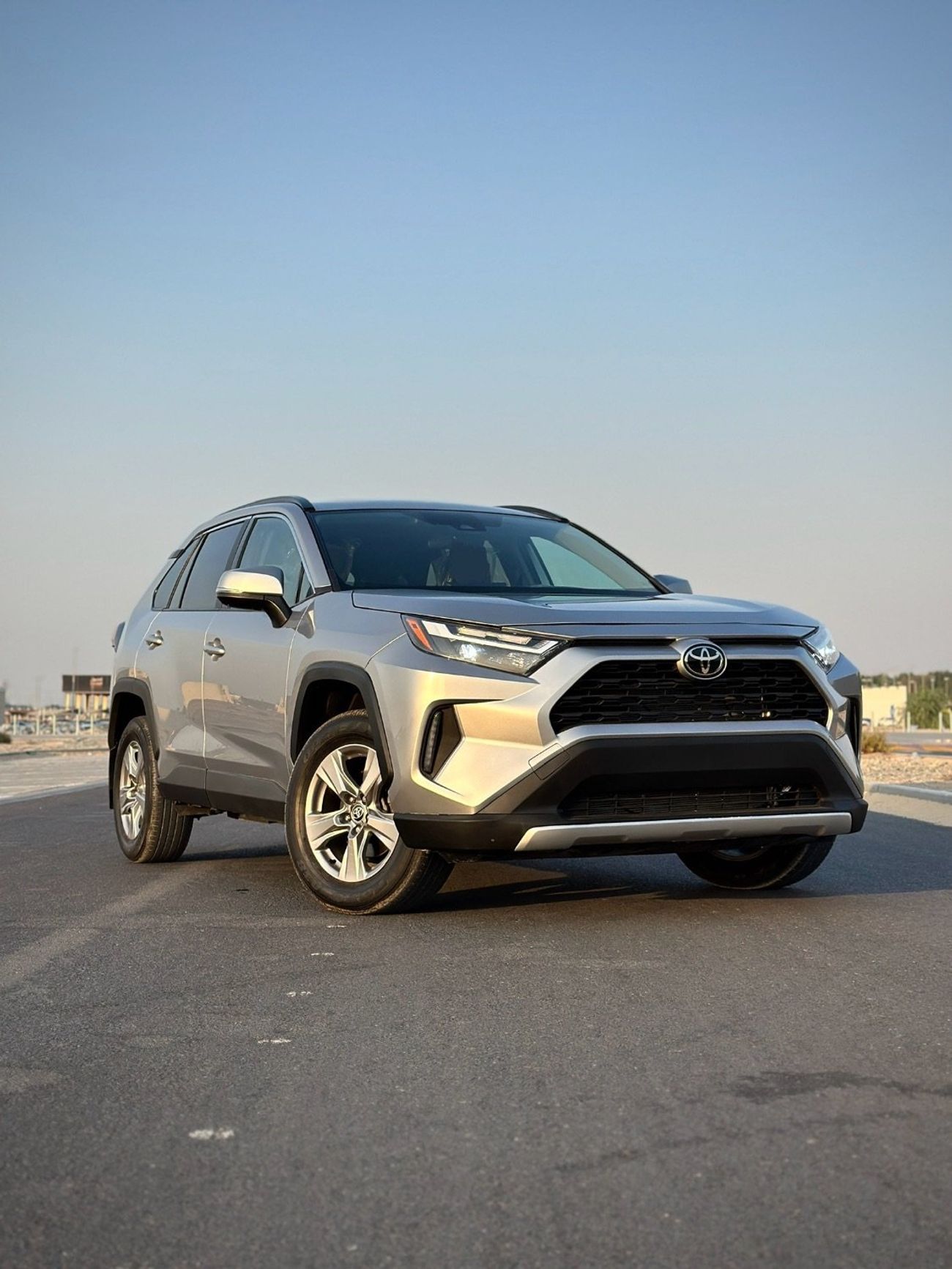 تويوتا راف ٤ XLE || PETROL || TOP CONDITION