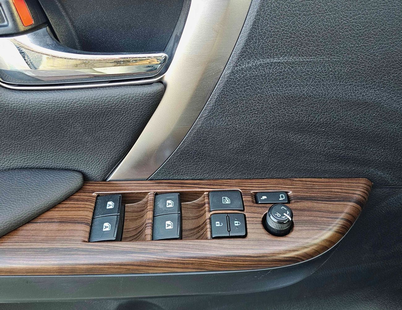 Toyota Fortuner FULL OPTION | 2.7L V4 PETROL | PUSH START | AUTO A/C | DVD + CAMERA | 4X4  (CODE # 69088)