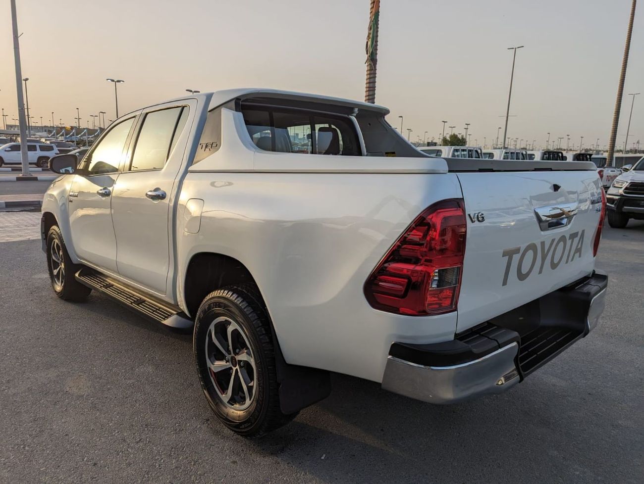 Toyota Hilux TOYOTA HILUX TRD V6 engine 4.0 4x4 petrol perfect condition inside and outside original color withou