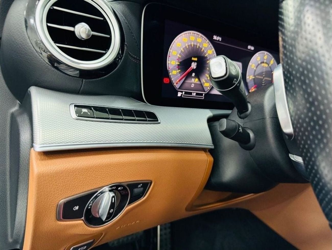 Mercedes-Benz E300 Premium GCC .. FSH .. Warranty .. Perfect Condition .. Panoramic