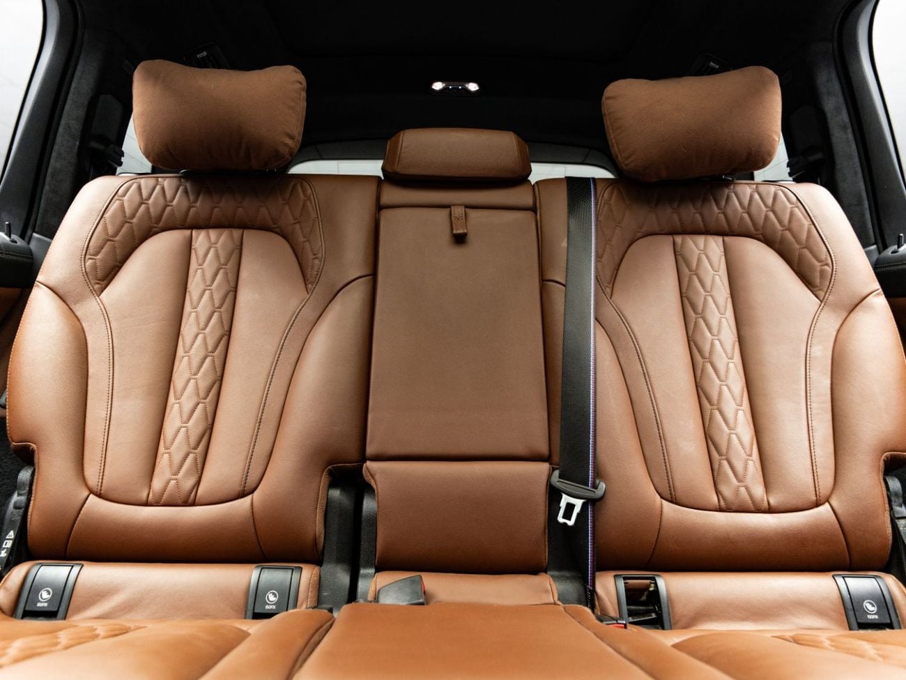 BMW X7 BUY NOW, PAY 2027 | THE BLACKLINE STANDARD | November 2028 BMW Warranty + Service, GCC