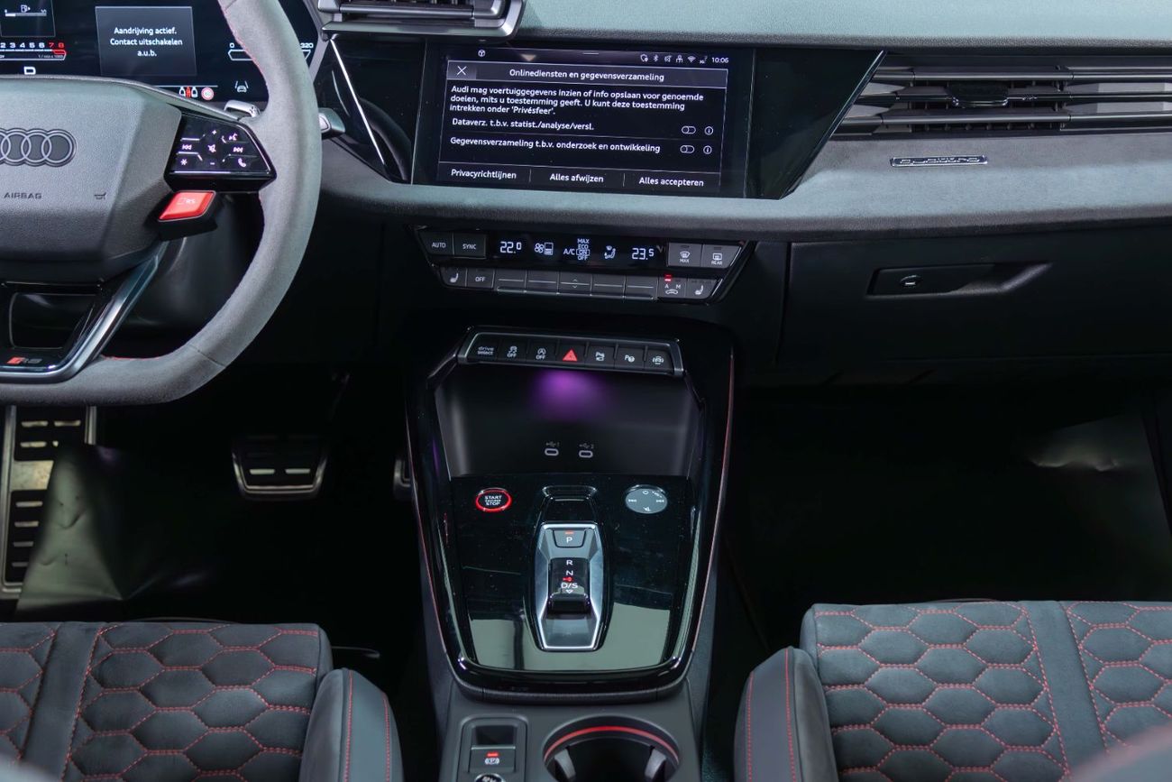 Audi RS3 TFSI quattro 2.5L Sedan Full Option Car - Carbon RS Seats - Kemora Grey - 2025