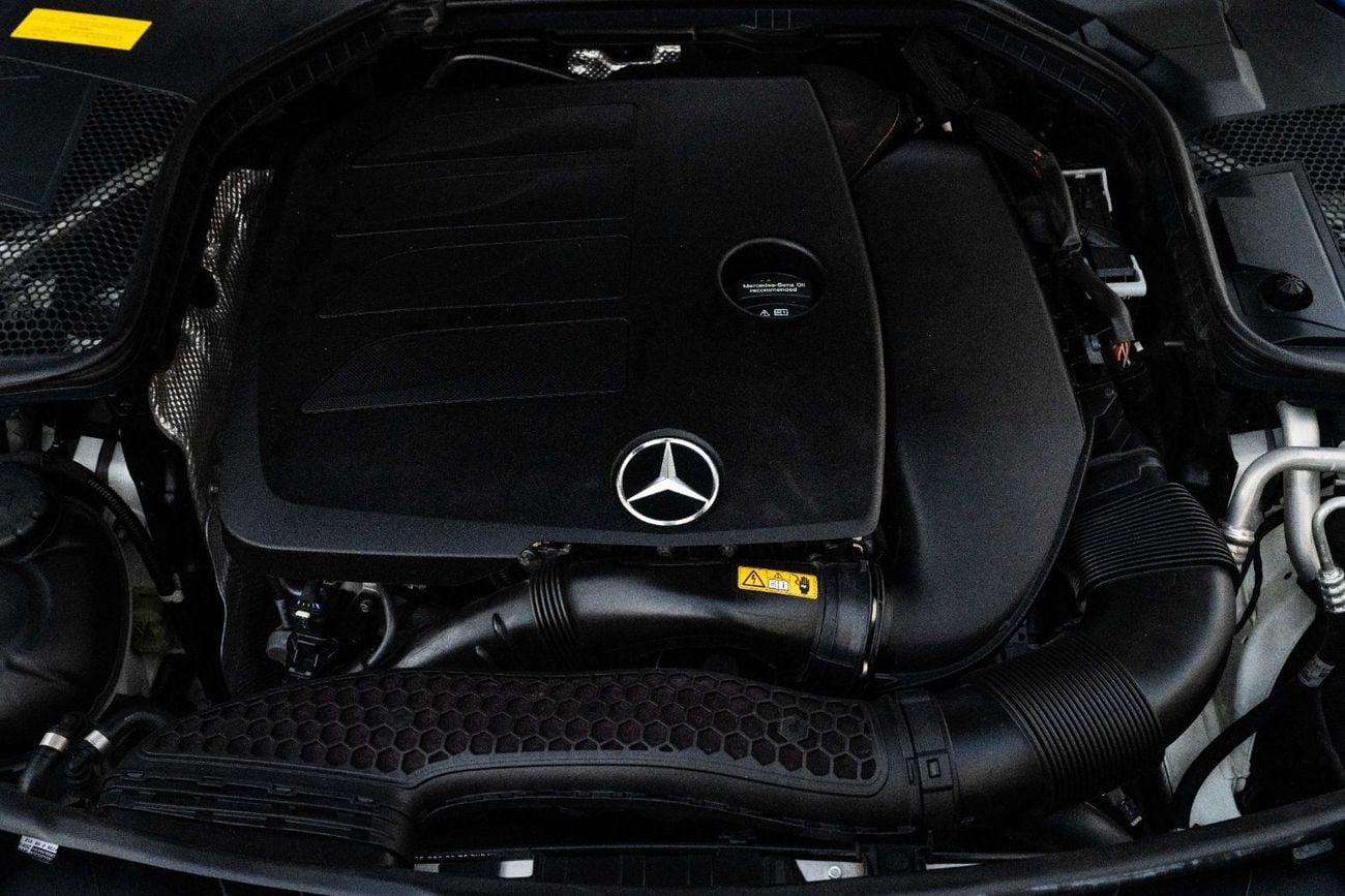 Mercedes Benz C300 | 2,644 P.M  | 0% Downpayment | LOW KM'S | IMMACULATE!