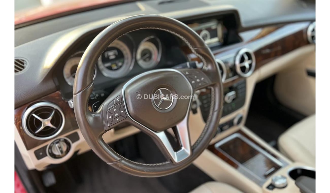 Mercedes-Benz GLK 250 Std MERCEDES BENZ GLK250 2015 GCC 4MATIC FULL OPTIONS ORIGINAL PAINT IN LOW MILEAGE