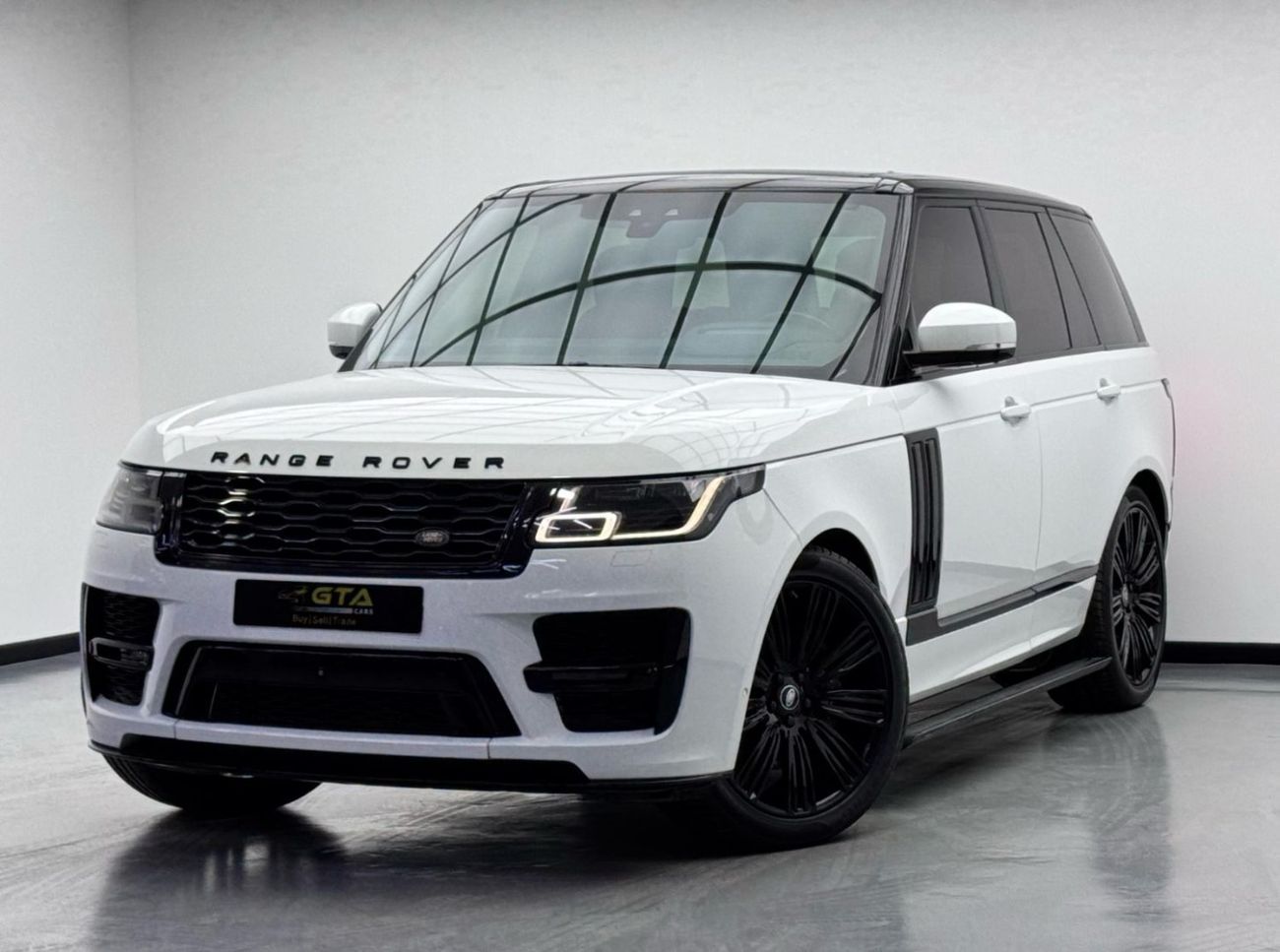 Land Rover Range Rover Vogue SE 5.0L 2018 Range Rover Vogue SE Supercharged V8, Full Service History, GCC