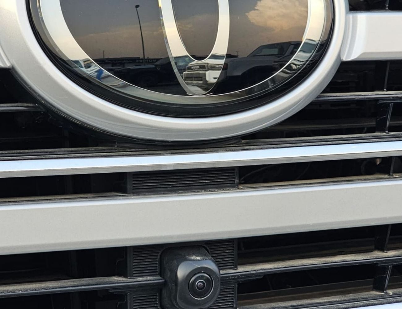تويوتا لاند كروزر VXR TOYOTA LANDCRUISER LC300 VXR TWIN TURBO AURO KIT FULL OPTION SA PETROL AT 3.5L V6 4WD CH# 28463 CODE