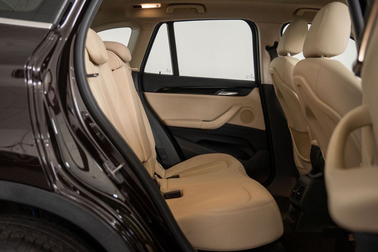 بي أم دبليو X1 sDrive 20i اكسكلوسيف