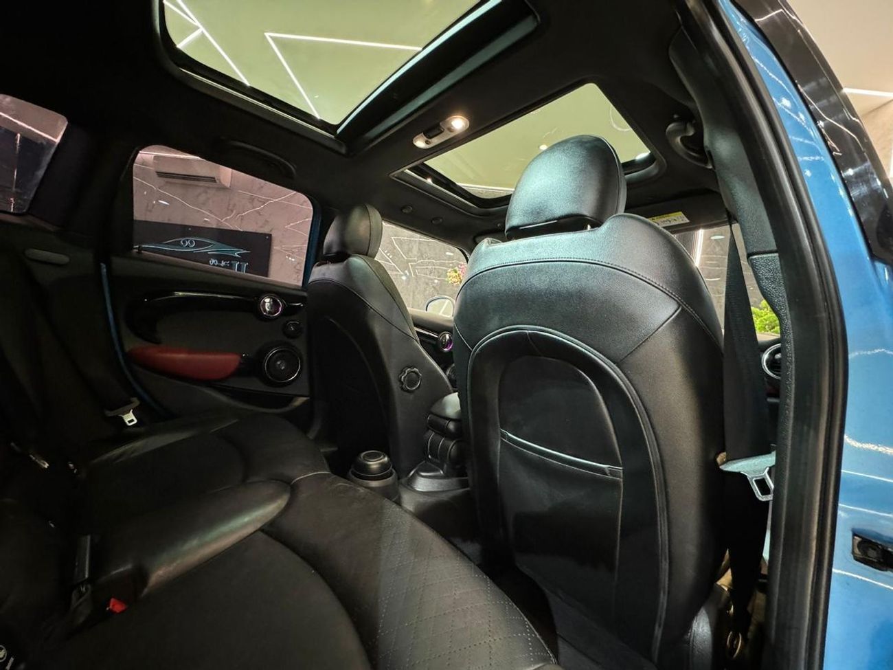 Mini Cooper S AMAZING BLUE MINI COOPER S ** JCW ** || TOP OF THE RANGE || GCC || RED , BLACK INTERIOR