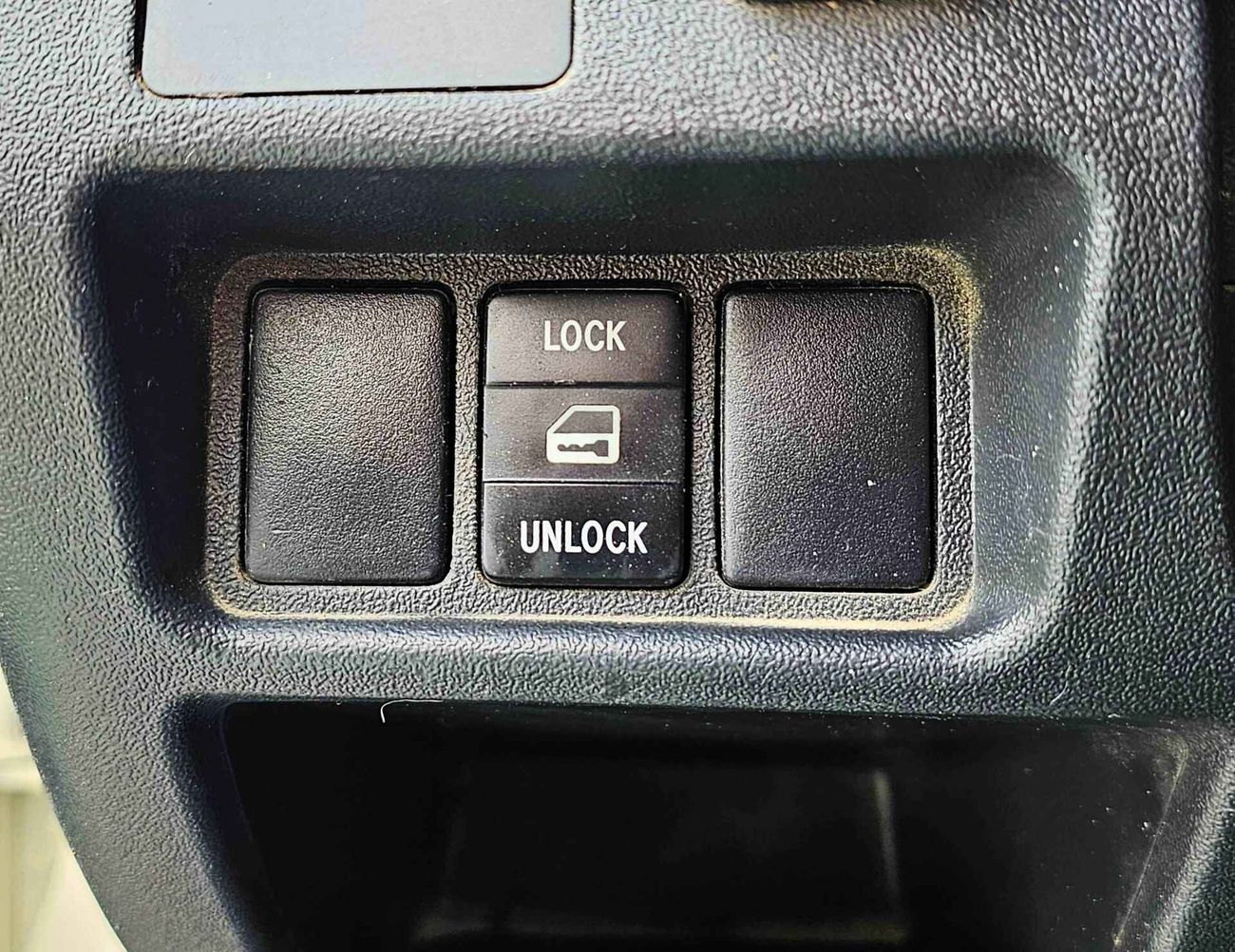 Toyota Hiace /2.7L STANDARD ROOF/ PASSENGER VAN/ PETROL MANUAL/ EXPORT ONLY/ LOT#27416