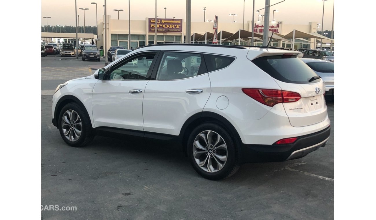 Hyundai Santa Fe Hyndi santafi model 2015 GCC car prefect condition low mileage panoramic roof leather seats Bluetoot