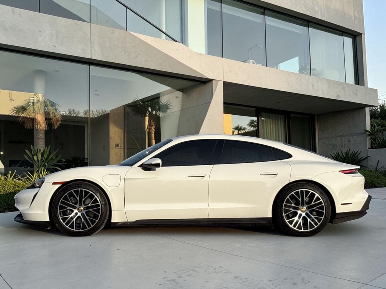 Porsche Taycan Base AED 3,030 P.M | 0% DOWN PAYMENT | PORSCHE TAYCAN | EV | 2022