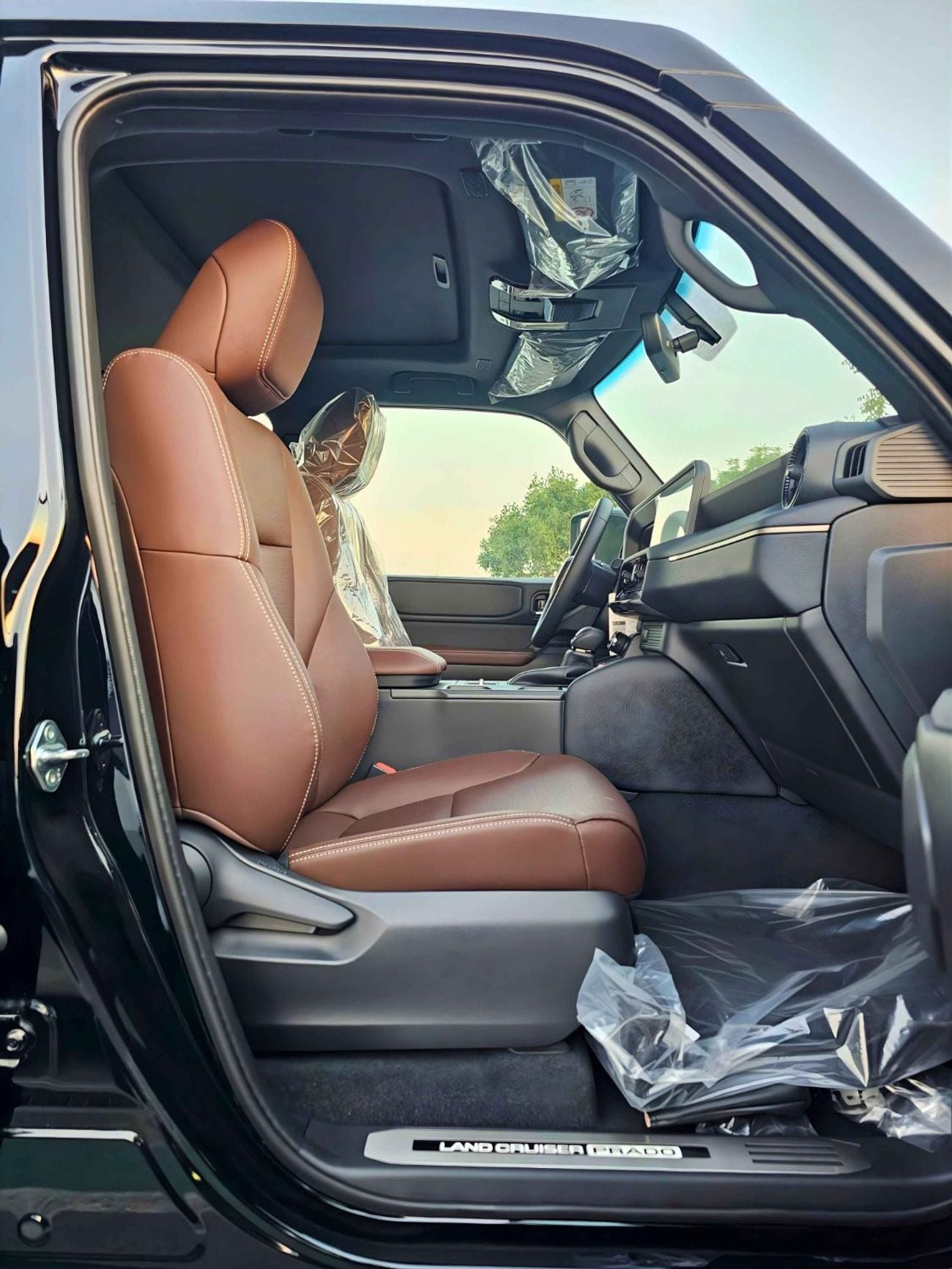 تويوتا برادو ADVENTURE TURBO/2.8L V4 DIESEL/DRIVER POWER SEAT WITH LEATHER /DVD+CAMERA /COOL BOX (CODE#P28ADV3)