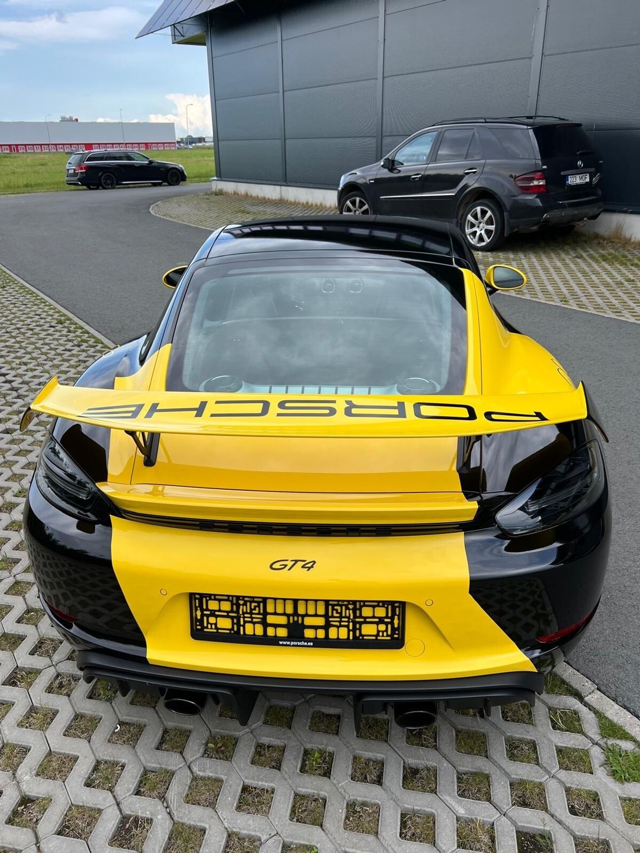 بورش كايمان 718 GT4 4.0L (420 HP) A/T