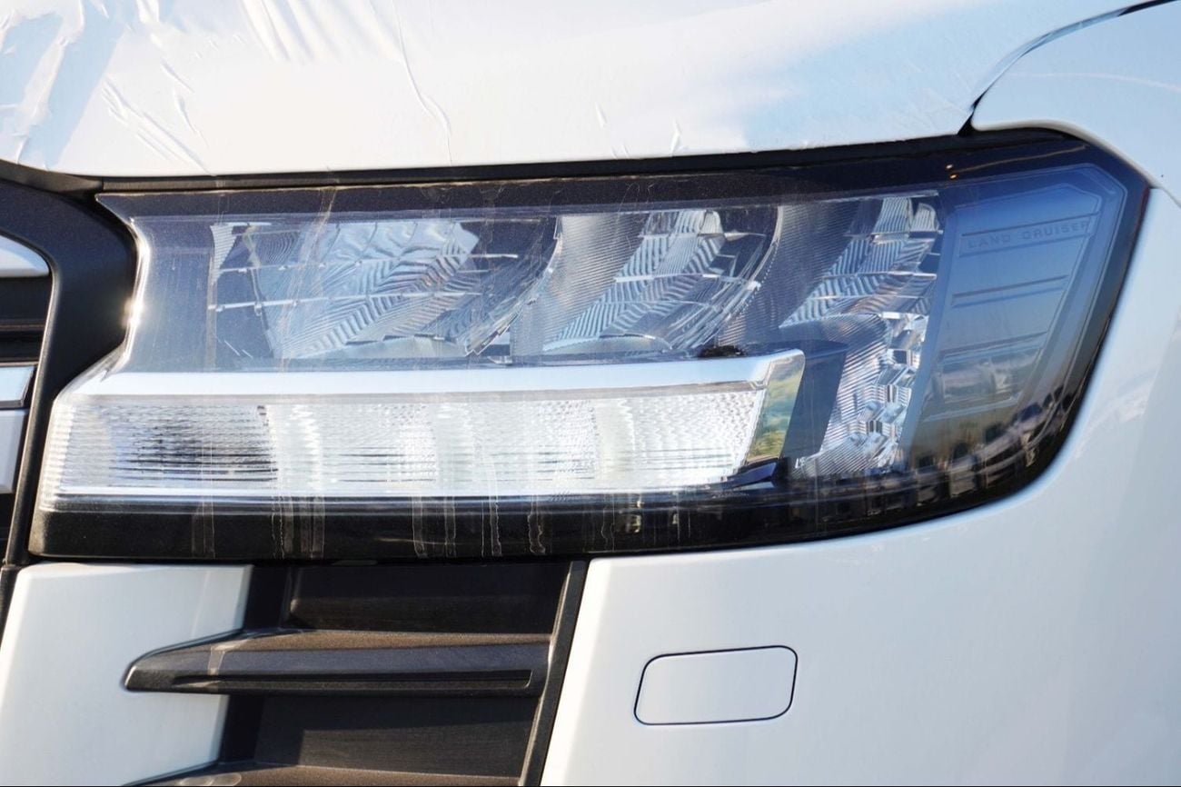 Toyota Land Cruiser GXR TOYOTA Landcruiser GXR 4.0 Petrol AT Model 2026 With RADAR 2026  Model - GCC SPECS