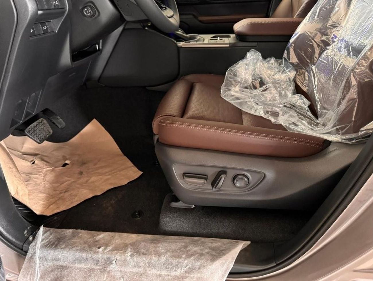 تويوتا برادو 2.4L PETROL LUXURY 2024