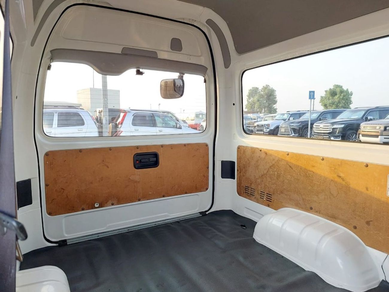 Toyota Hiace 2016 TOYOTA HIACE VAN RHD 3.0 L DIESEL AUTOMATIC (PM94354)