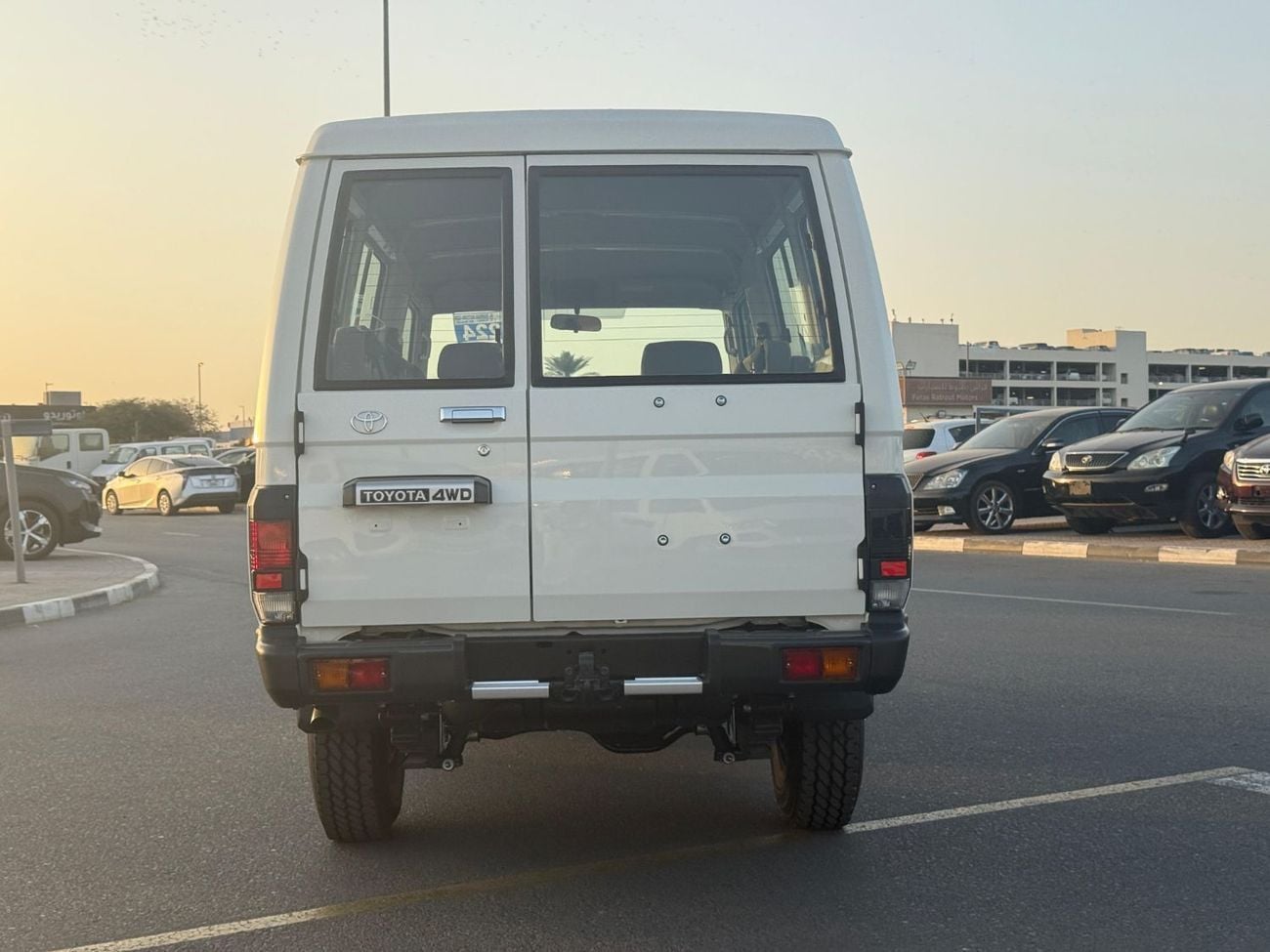 تويوتا لاند كروزر 70 LC 78 HARDTOP 2.8L AT EXPORT ONLY - 2.8L DSL A/T