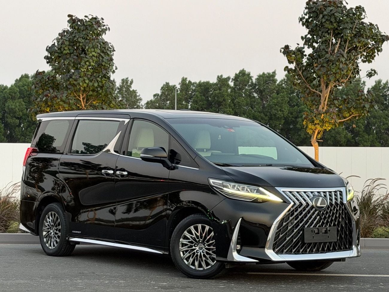 Lexus LM 300H STANDARD Lexus LM 300 2020 | 4-Seater VIP Luxury   Price: AED 259,000  Japanese Specifications  Mileage: 120,