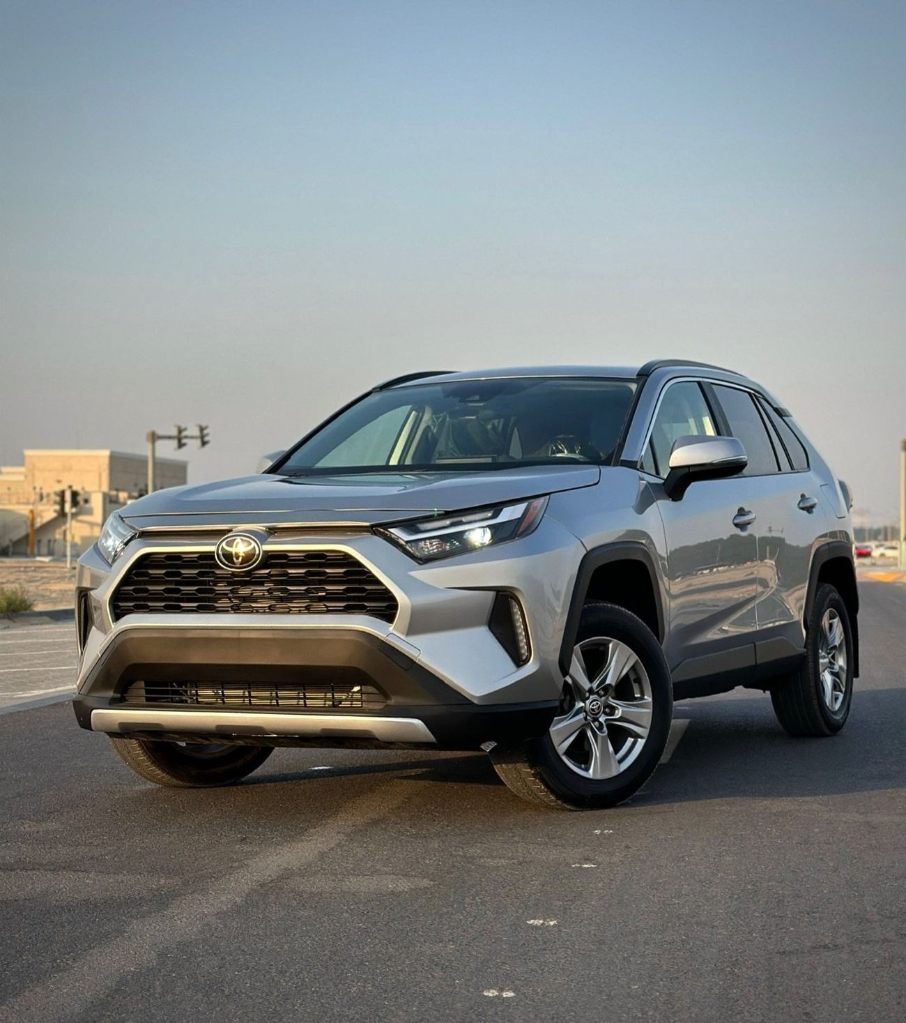 تويوتا راف ٤ XLE || PETROL || TOP CONDITION