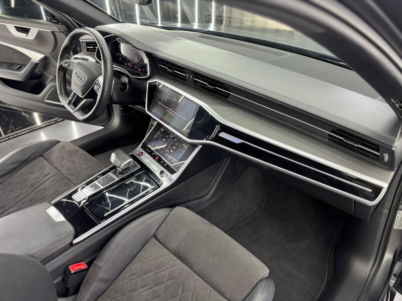 Audi RS6 quattro 4.0L 2021 Audi RS6 Quattro Sportback, Warranty, Carbon Fiber Package, Full Options, 591HP