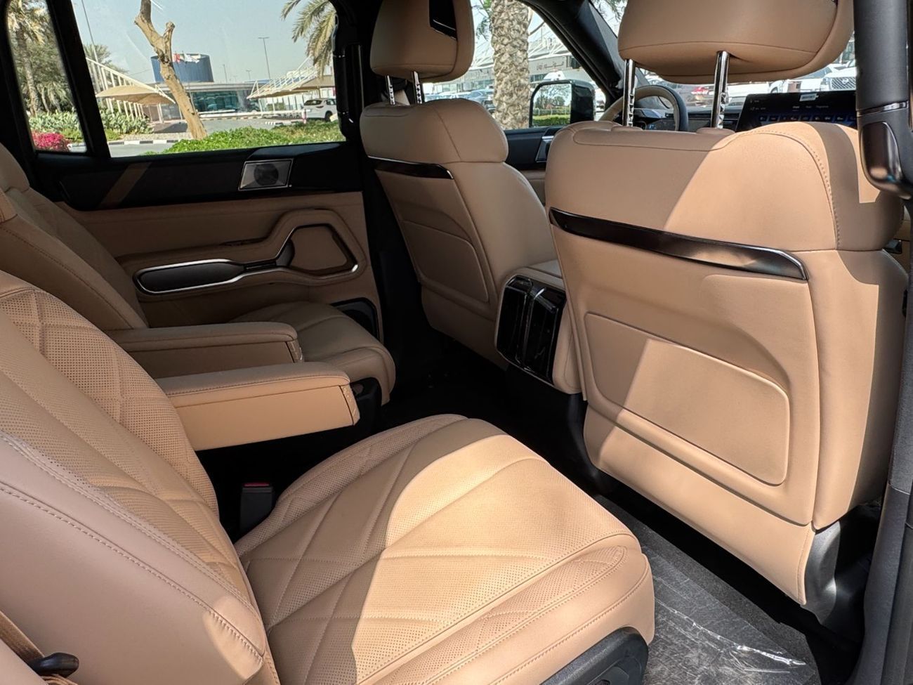 بي واي دي ليوبارد 8 BYD LEOPARD 8 FLAGSHIP / 7 SEATS / 2.0L HYBRID (PLUG-IN) / 939 HP / WARRANTY (10 YEARS)