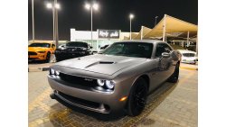 دودج تشالينجر V6 / SRT KIT / SUNROOF / BIG SCREEN / LOW MILES /