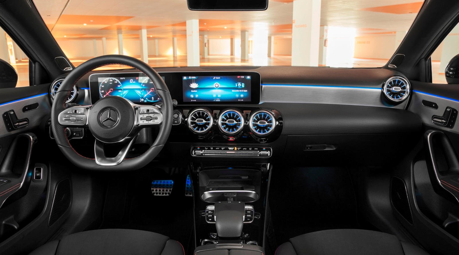 Mercedes-Benz A 200 interior - Cockpit