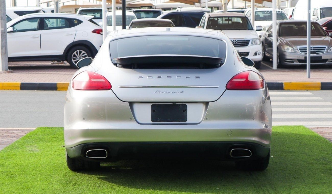 Porsche Panamera 4