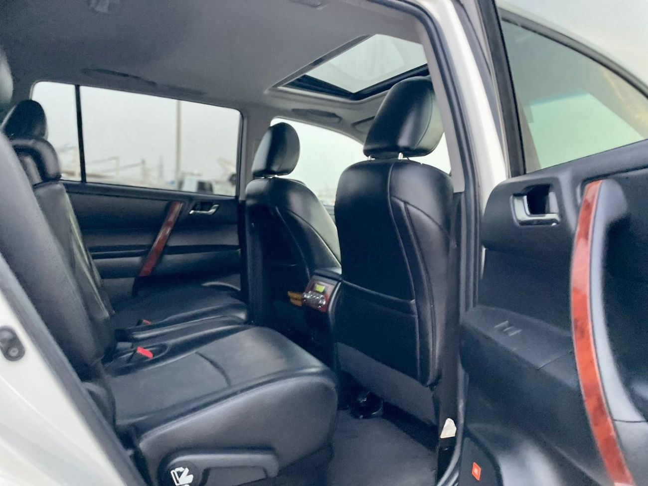 Toyota Highlander 2012 Toyota Highlander Limited Edition Full Option - Sunroof Push Start - 3.5L V6 AWD 4x4 - Full 7 S