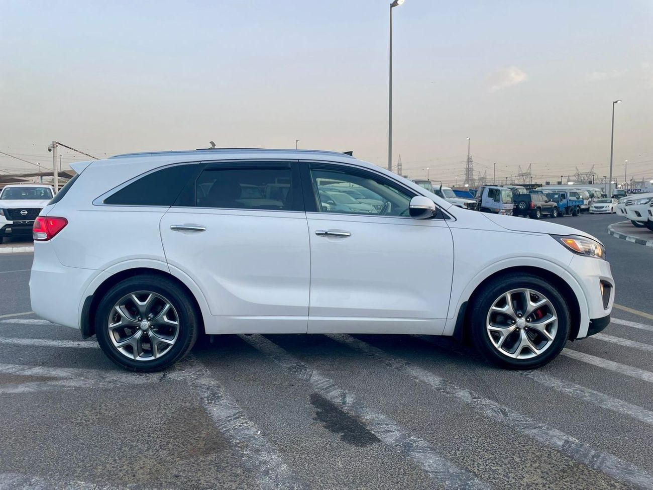 كيا سورينتو 2016 Kia Sorento SX Edition Full Option Panorama View - 3.3L V6 - 7 Seater With Radar - 98,000 Milea