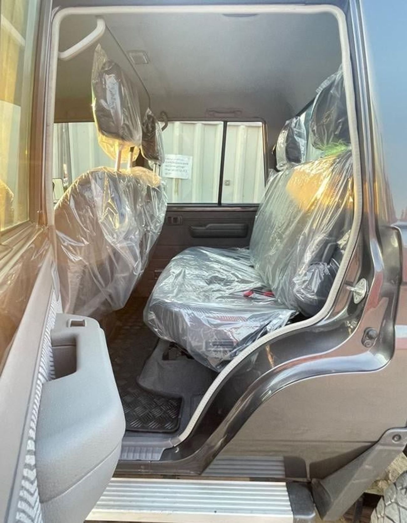 Toyota Land Cruiser Pick Up DIESEL 4.5 LITER ,RIGHT HAND DRIVE ,ONLY FOR EXPORT AVAILABLE