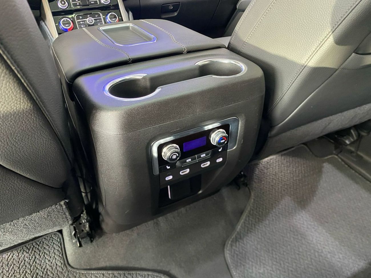 GMC Yukon Denali 6.2L (8 Seater) - 2021