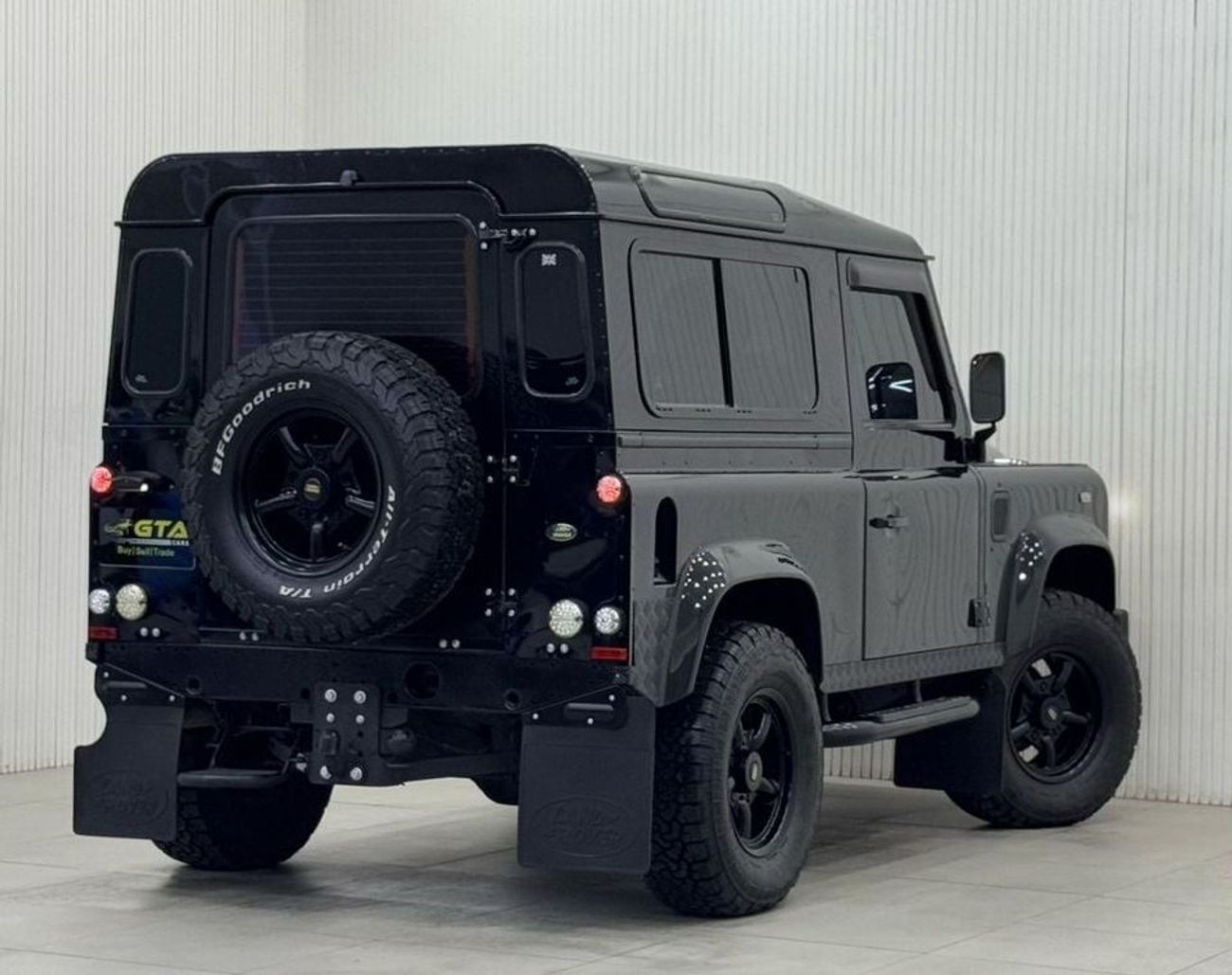 Land Rover Defender 2010 Land Rover Defender 90, Manual Transmission, VIP Seats, Excellent Condition