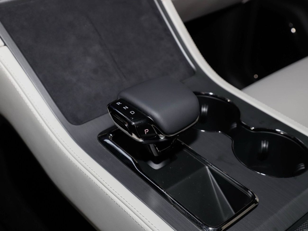 روكس 01 ROX01 2025 – Long Range, 6-Seater VIP Edition kitchen