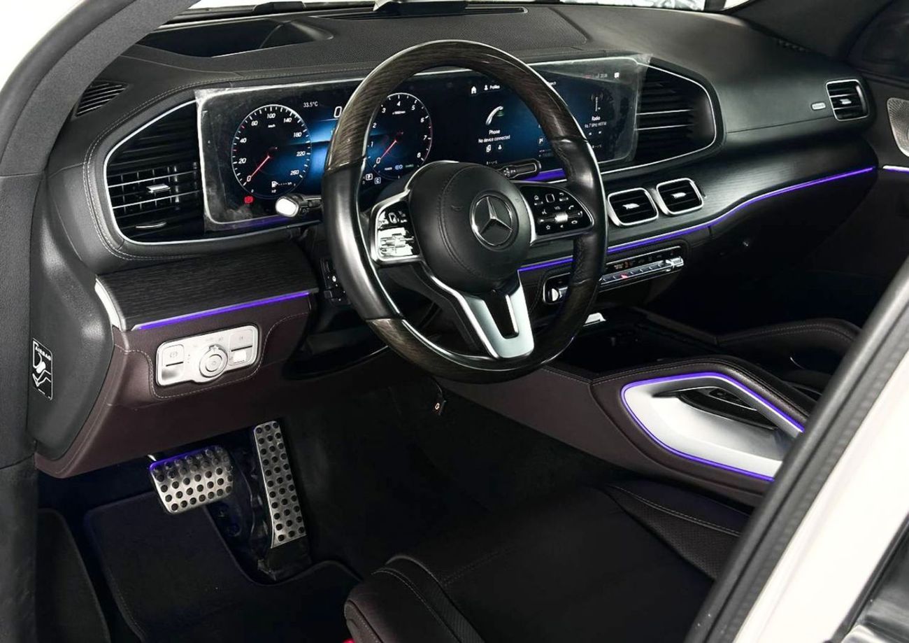 مرسيدس بنز GLS 580 Premium 4.0L (481 HP)