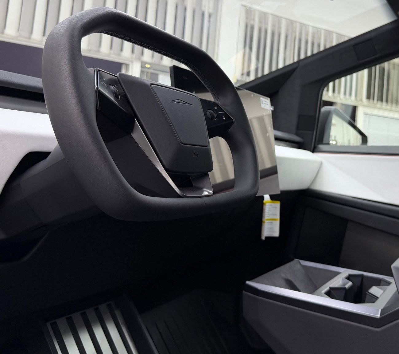 Tesla Cybertruck Foundation Series .. 3 motor