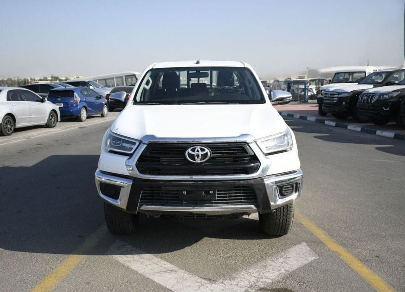 تويوتا هيلوكس TOYOTA HILUX 2.4 DSL DC 4X4 MANUAL TRANSMISSION WITH AUTO & REAR AC