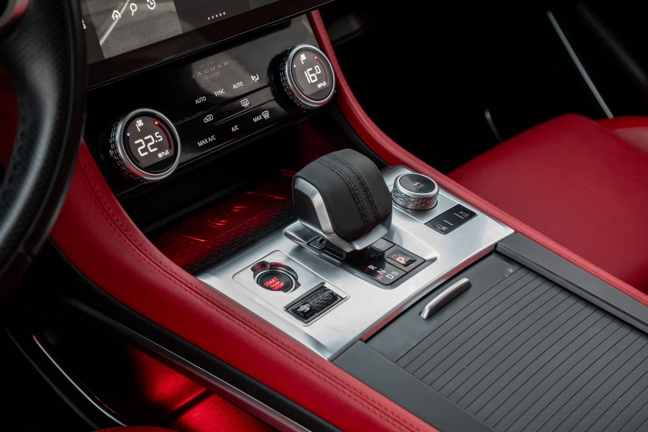 جاكوار F بيس F-Pace R Dynamic | 3,036 P.M | 0% Downpayment | Immaculate Condition!