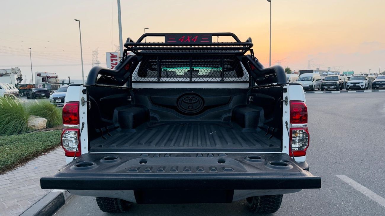 تويوتا هيلوكس PREMIUM BULL BAR INSTALLED | SPORTS BAR WITH BASKET | 3.0L DIESEL ENGINE | RHD | 2012 | MANUAL TRANS