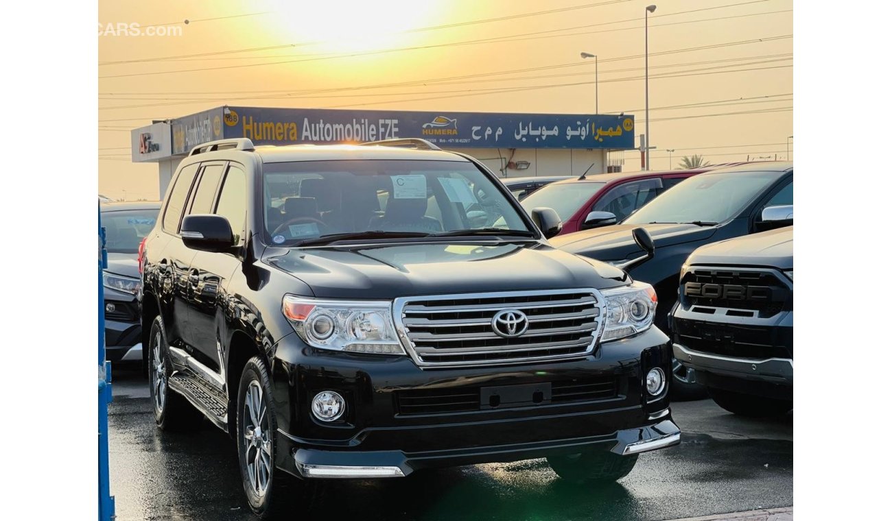 Toyota Land Cruiser Toyota Landcruiser Petrol engine model 2015 from Japan only 31777 km use car very clean and good con