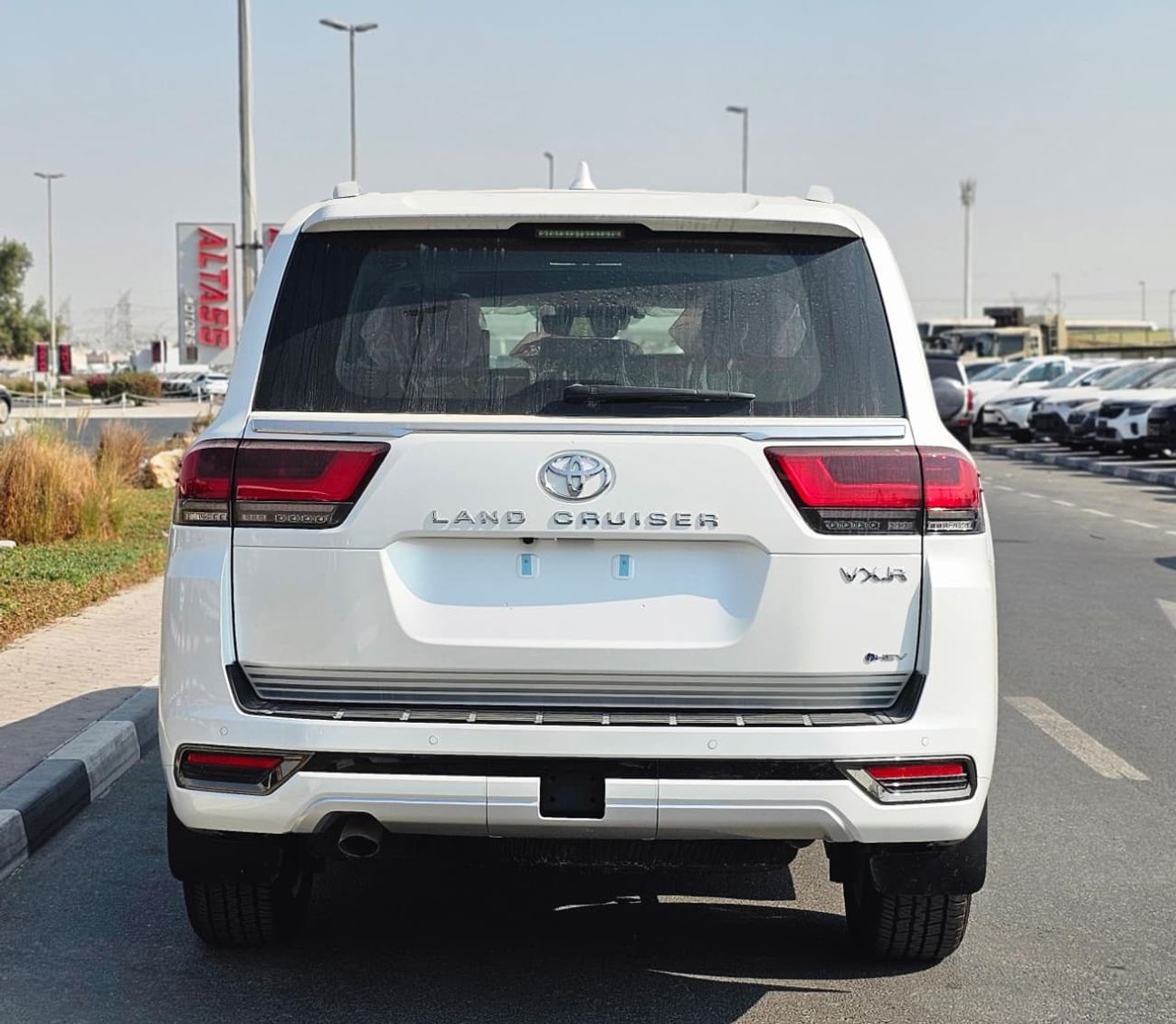 تويوتا لاند كروزر 3.5T VXR Hybrid
