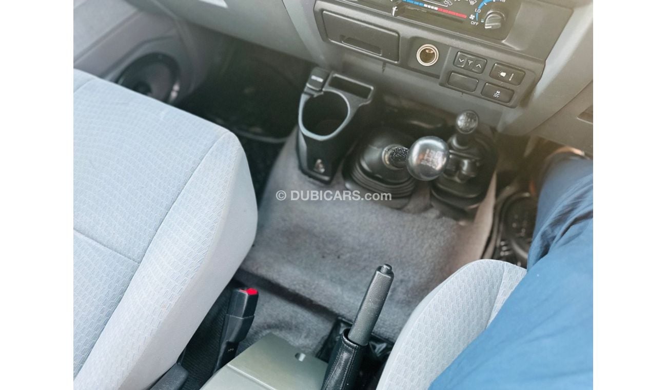 تويوتا لاند كروزر بيك آب