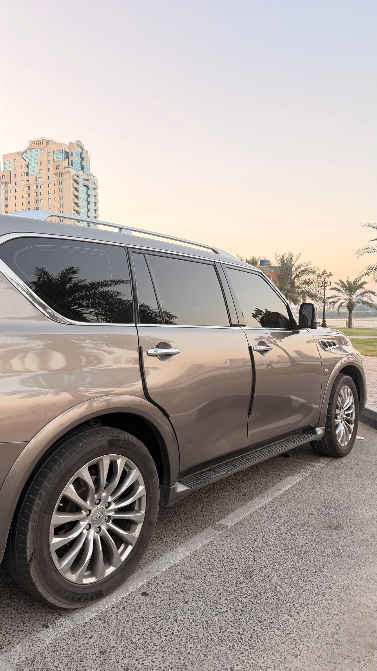 Infiniti QX80 LUXURY