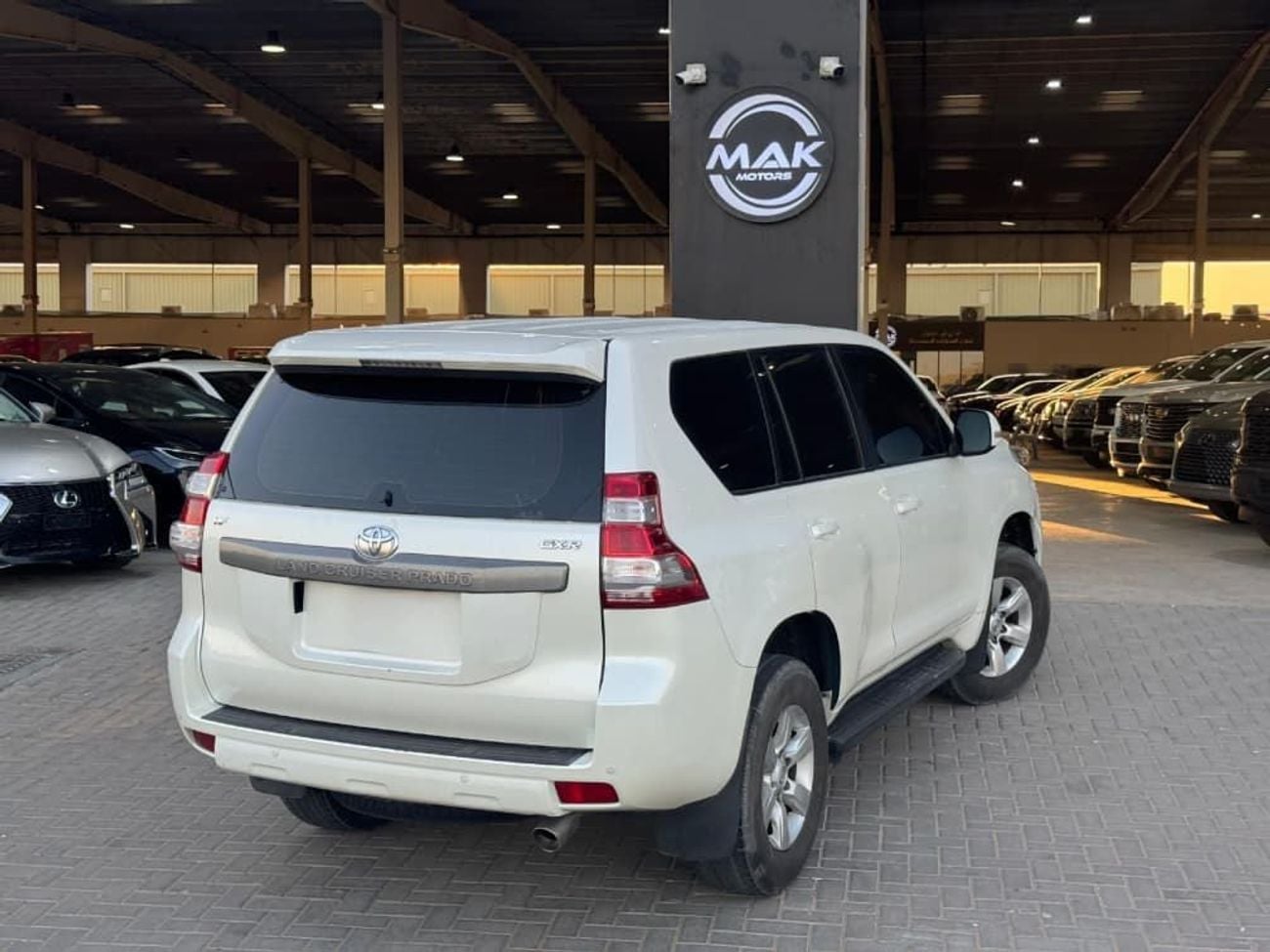 Toyota Prado GXR / GCC / 4x4 / BIG SCREEN / LOW MILEAGE / RIMS / PERFECT CONDITION